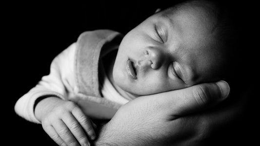 Babys und Schlaf: Warum Ihr Kind nicht durchschläft und was Sie tun können