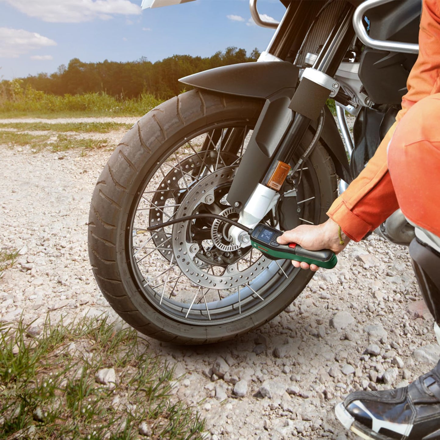 Bosch 'EasyPump' Elektrische Mini-Luftpumpe: Autostop-Funktion, LED, USB-Aufladung