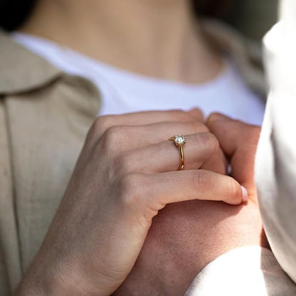 EDELIND (750) Verlobungsring Damen | Goldener Solitär-Diamant-Ring mit Schmuck-Geschenkbox 3