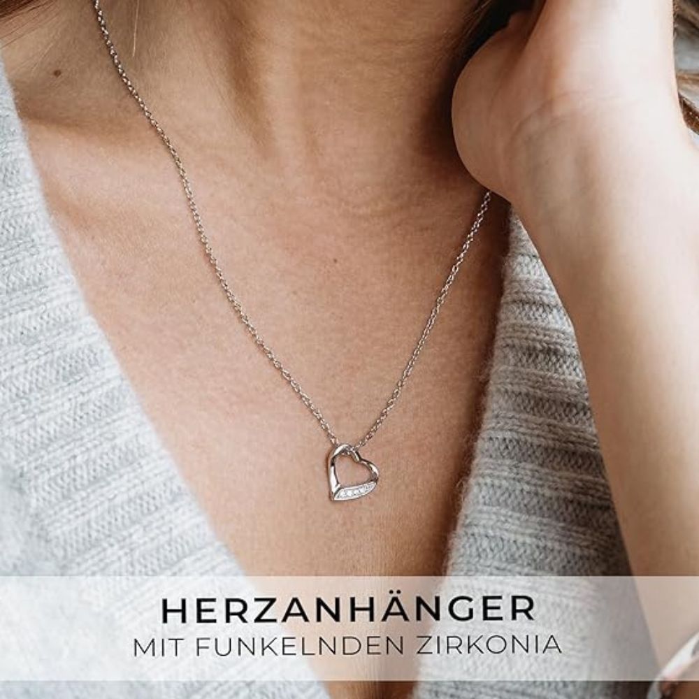 Amoonic Silber Herzkette 925 | Herz-Anhänger mit 4 Glitzersteinen an den Seiten | Verstellbare Damenkette 45-50cm | Edles Geschenk für Frauen 1