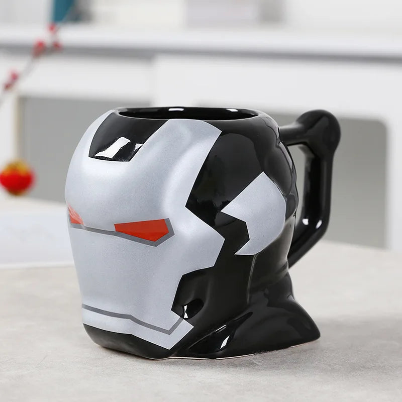 Keramik Kaffeetassen mit Superhelden-Design für Kaffee, Milch & Tee | Geschenkidee (Iron Man - Schwarz)