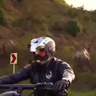 Iron Man 'War Machine - Iron Patriot' Helm (1:1) | Sprach- & Fernsteuerung, leuchtende Augen, elektrisches Cosplay (Preview GIF)