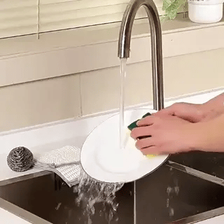 Flexibler Küchenspüle-Organizer für runde Wasserrohre | Aufbewahrungskorb mit Abtropfschale (Preview GIF)