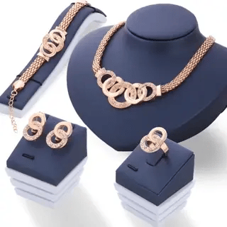 Fünf-Ringe-Schmuckset für Damen | Halskette-Ohrringe-Ring-Armband (Preview GIF)